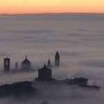 Meteo, l’anticiclone insiste: giovedì 11 dicembre tra stabilità, nebbie e qualità dell’aria in peggioramento