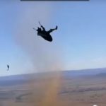Parapendio catturato da un Dust Devil
