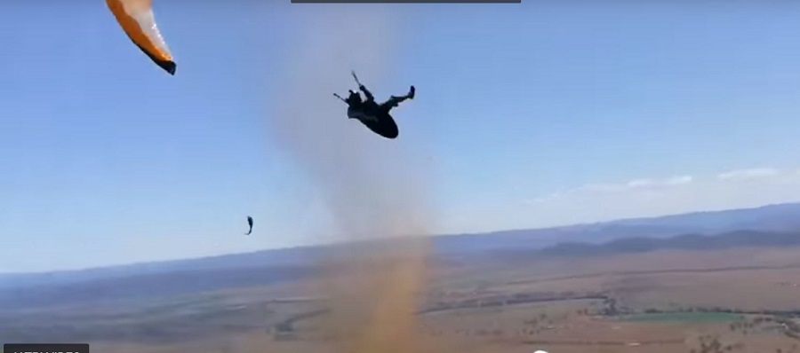 Parapendio catturato da un Dust Devil