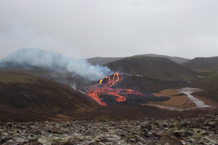 Le ultime dall’Eruzione di un vulcano vicino a Reykjavik in Islanda
