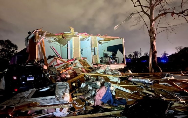 Grosso Tornado devasta New Orleans