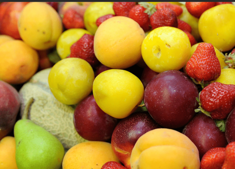 Ambiente: un terzo della frutta in Europa è contaminata da pesticidi