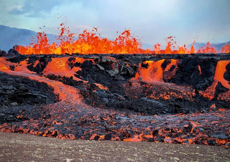 L’eruzione del vulcano Fagradalsfjall in Islanda e le sue cause