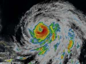Ciclone Bibarjoy e Tifone Guchol attualmente attivi tra Oceano Indiano e Pacifico