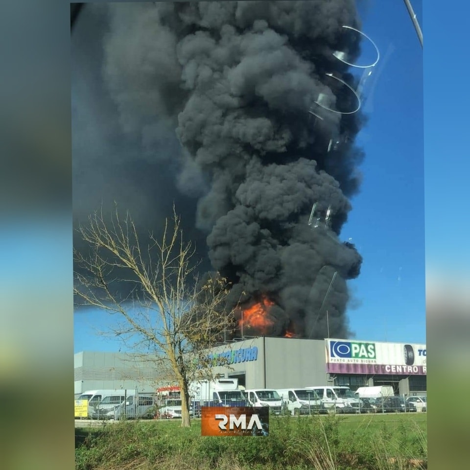 Incendio in una Autofficina ad Empoli