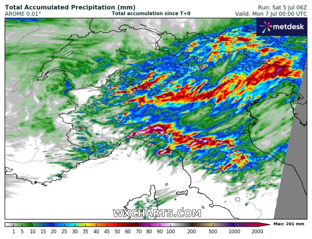 Meteo Toscana, domenica con rischio temporali localmente intensi