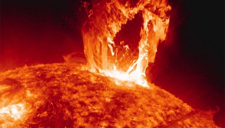 Scoperte e documentate le fasi di un’eruzione solare
