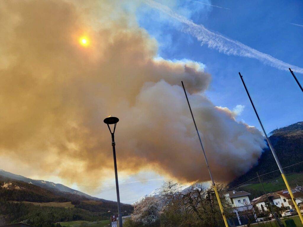 Vasto Incendio Prato allo Stelvio 10 Aprile 2025