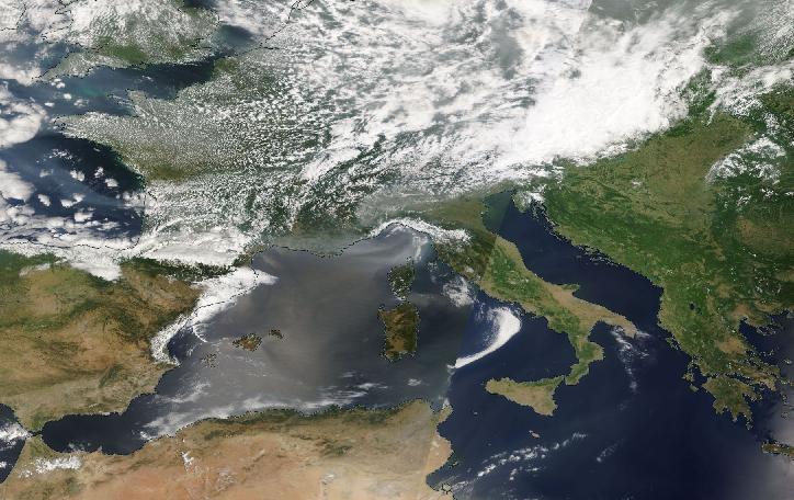 Fumo dagli Incendi in Canada: Cieli Lattiginosi e Qualità dell’Aria in peggioramento