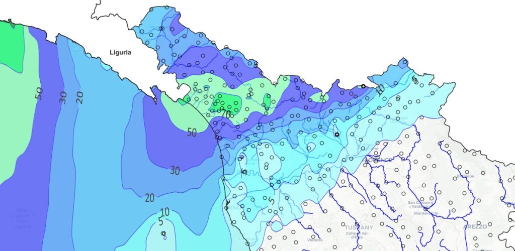 Temporale tra Carrara e Avenza: allagamenti e traffico in difficoltà nella serata del 15 novembre