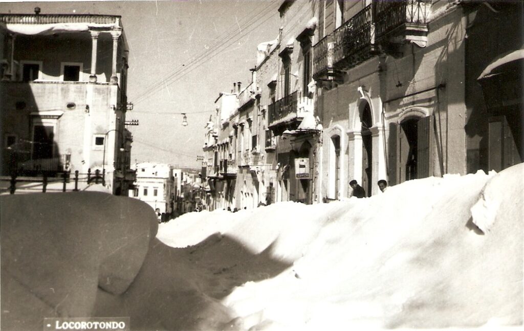 Locorotondo Bari Puglia innevato 1956, dall’archivio storico della famiglia Oliva.